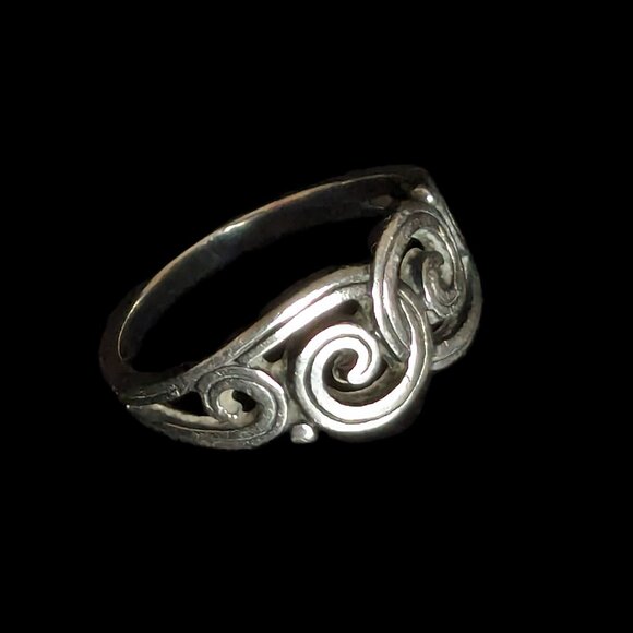 James Avery RARE Gentle Waves Swirl Ring Sz8 - Picture 2 of 3